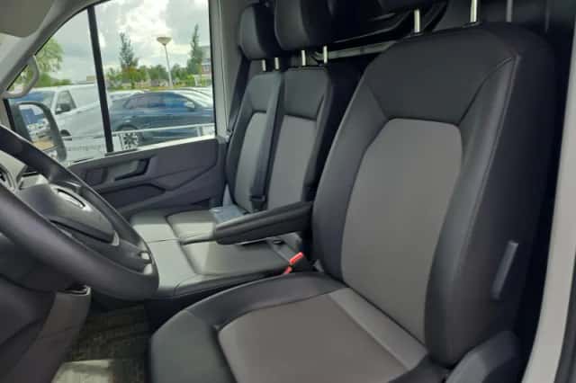 Volkswagen Crafter (2024) thumbnail 5