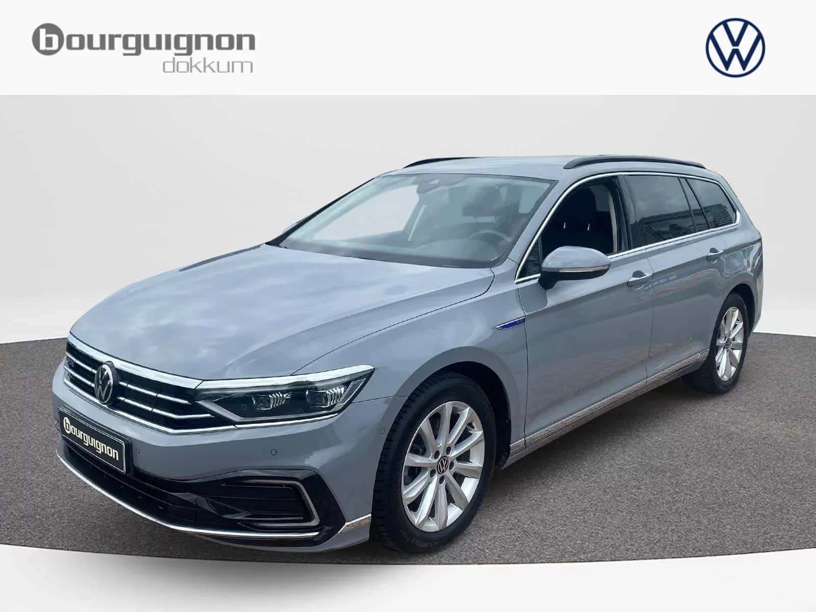 Volkswagen Passat (2022) — foto 1