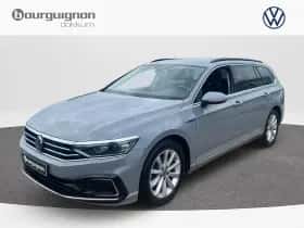Volkswagen Passat (2022) thumbnail 1