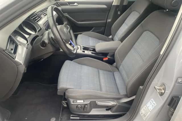 Volkswagen Passat (2022) thumbnail 2