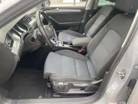 Volkswagen Passat (2022) thumbnail 2