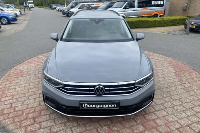 Volkswagen Passat (2022) thumbnail 12