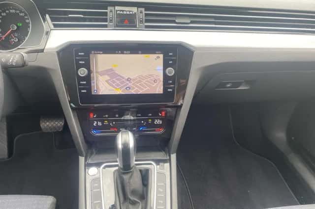 Volkswagen Passat (2022) thumbnail 15