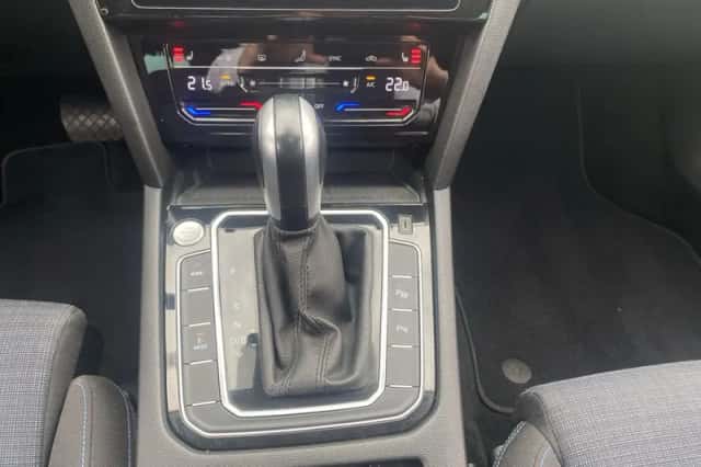 Volkswagen Passat (2022) thumbnail 17