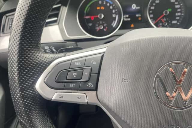 Volkswagen Passat (2022) thumbnail 18