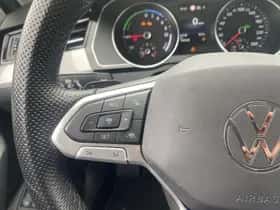 Volkswagen Passat (2022) thumbnail 18
