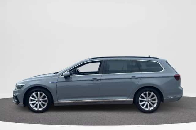 Volkswagen Passat (2022) thumbnail 4