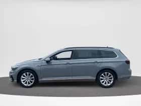 Volkswagen Passat (2022) thumbnail 4