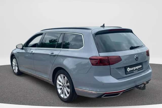 Volkswagen Passat (2022) thumbnail 5