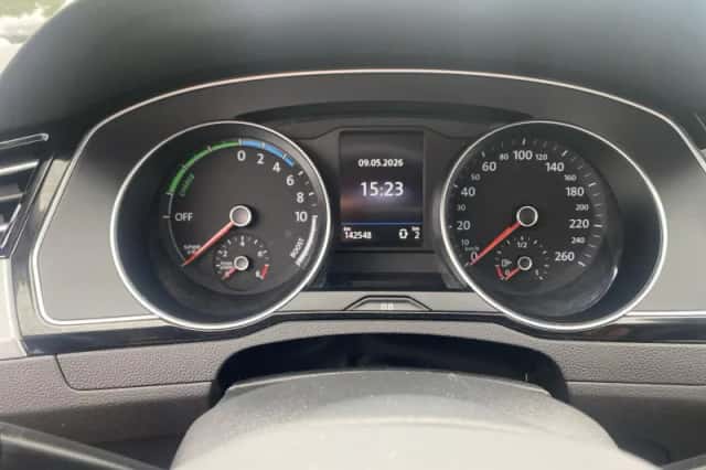 Volkswagen Passat (2022) thumbnail 6