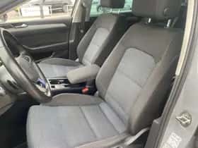 Volkswagen Passat (2022) thumbnail 7