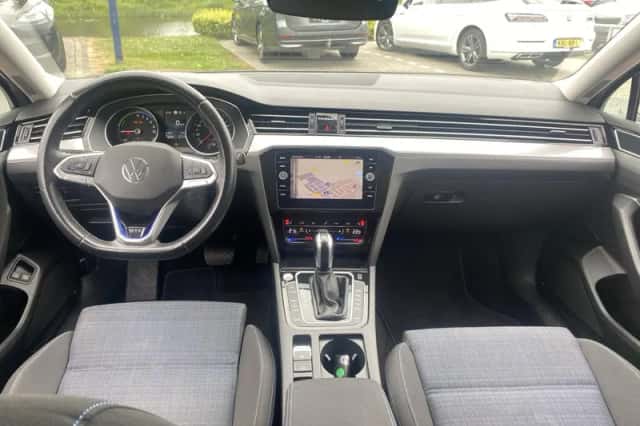 Volkswagen Passat (2022) thumbnail 8