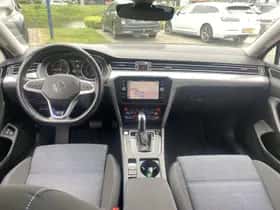 Volkswagen Passat (2022) thumbnail 8