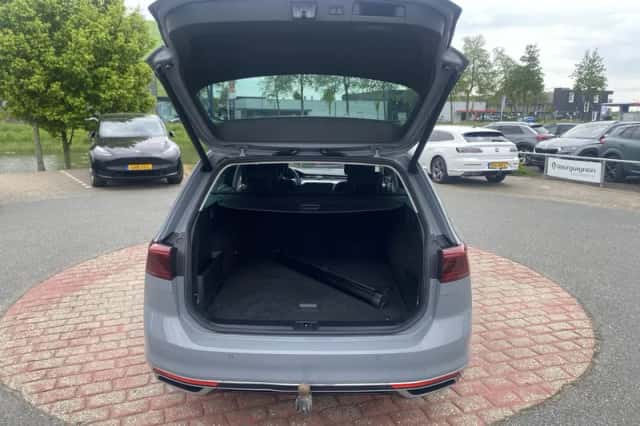 Volkswagen Passat (2022) thumbnail 10