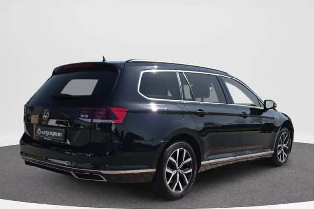Volkswagen Passat (2021) thumbnail 2
