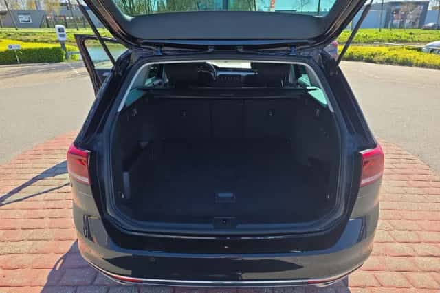 Volkswagen Passat (2021) thumbnail 11
