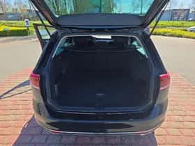 Volkswagen Passat (2021) thumbnail 11