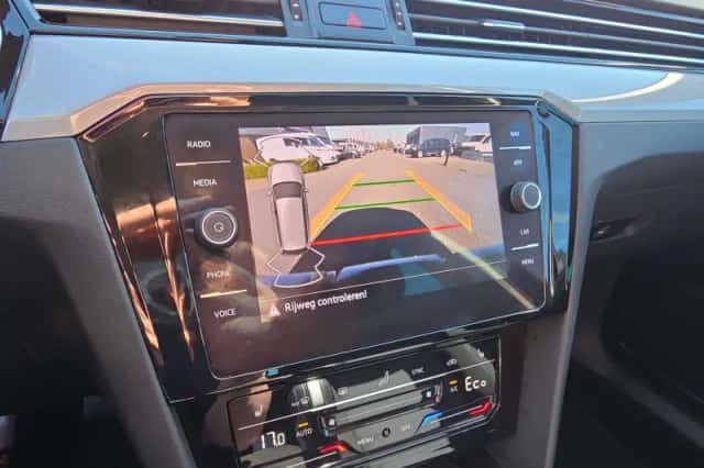 Volkswagen Passat (2021) thumbnail 13