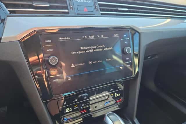 Volkswagen Passat (2021) thumbnail 21