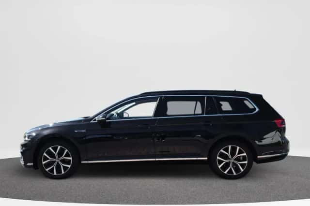 Volkswagen Passat (2021) thumbnail 6