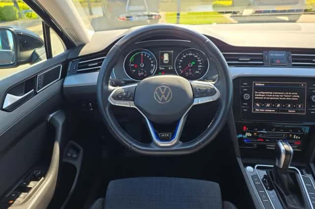 Volkswagen Passat (2021) thumbnail 8