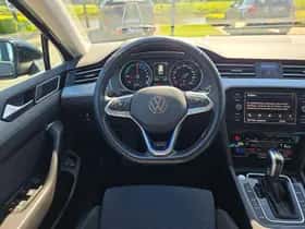 Volkswagen Passat (2021) thumbnail 8