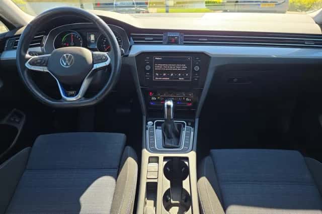 Volkswagen Passat (2021) thumbnail 9