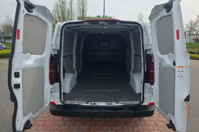 Volkswagen Transporter (2025) thumbnail 9