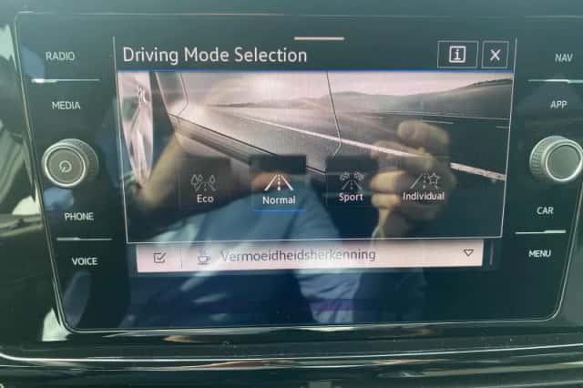 Volkswagen T-Roc (2023) thumbnail 27