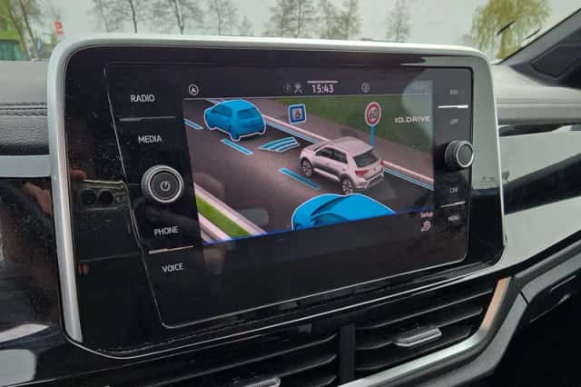 Volkswagen T-Roc (2025) thumbnail 18