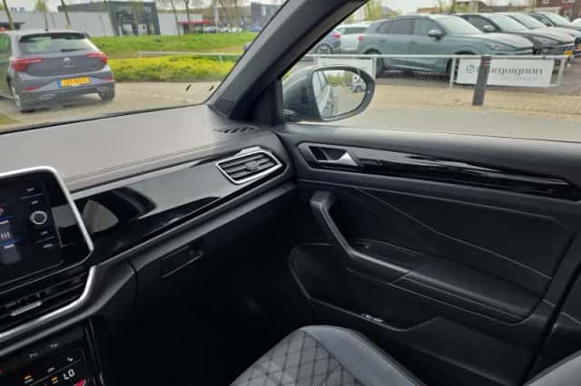 Volkswagen T-Roc (2025) thumbnail 5