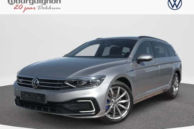 Volkswagen Passat (2022) thumbnail 1