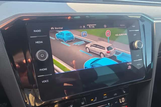 Volkswagen Passat (2022) thumbnail 13