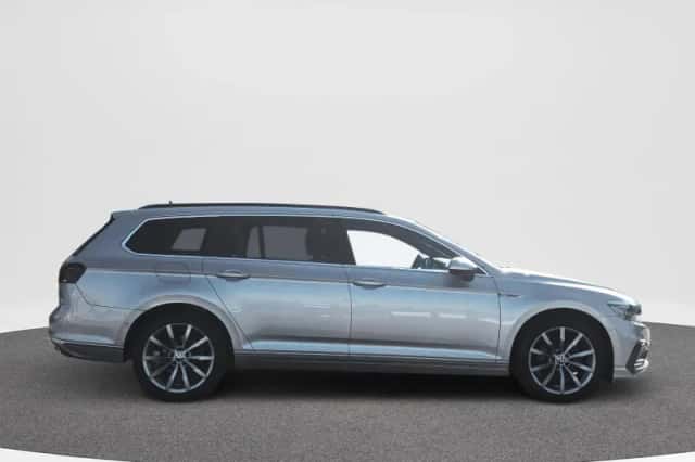 Volkswagen Passat (2022) thumbnail 14