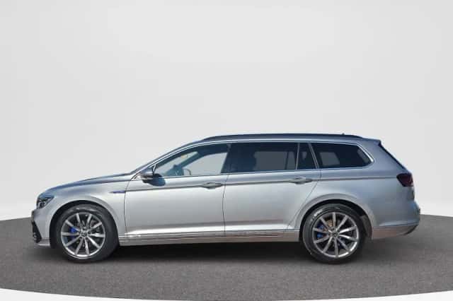 Volkswagen Passat (2022) thumbnail 4