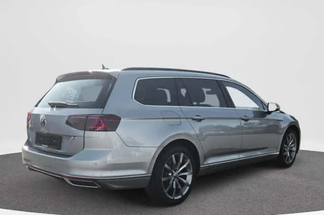 Volkswagen Passat (2022) thumbnail 5