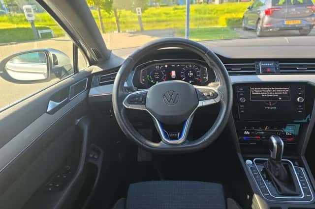 Volkswagen Passat (2022) thumbnail 7