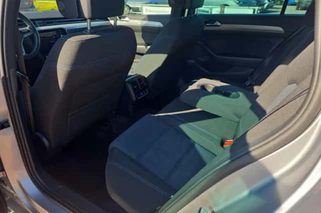 Volkswagen Passat (2022) thumbnail 9
