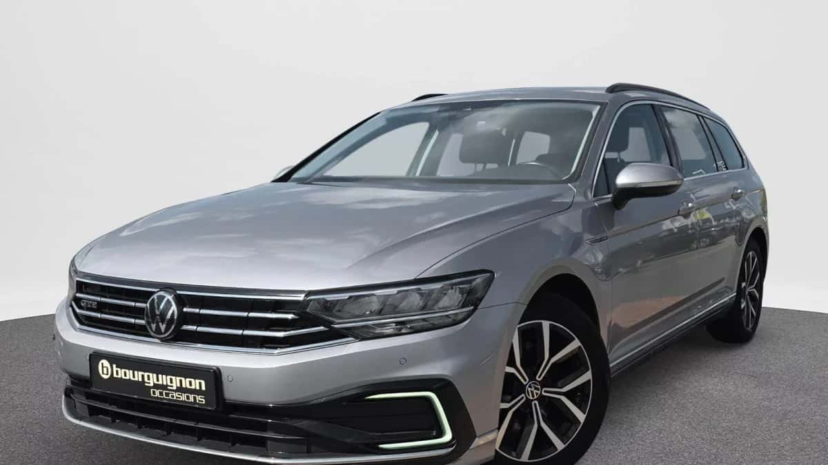 Volkswagen Passat — foto 1