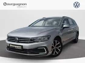 Volkswagen Passat (2022) thumbnail 1