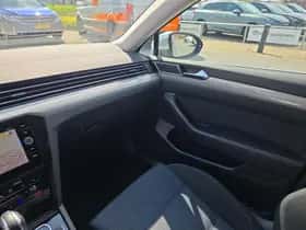 Volkswagen Passat (2022) thumbnail 11