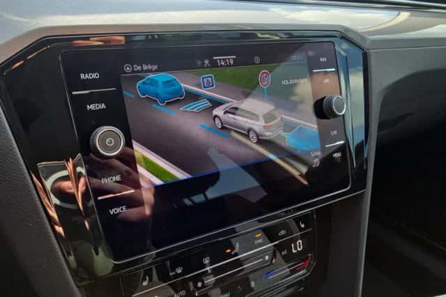 Volkswagen Passat (2022) thumbnail 12