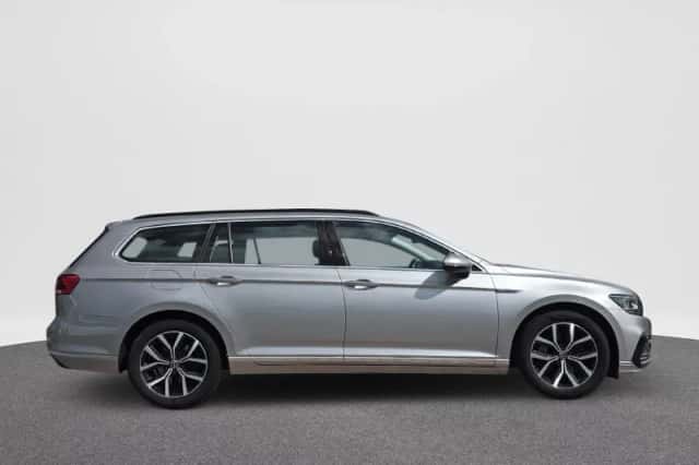 Volkswagen Passat (2022) thumbnail 14