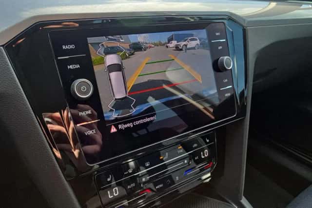 Volkswagen Passat (2022) thumbnail 17