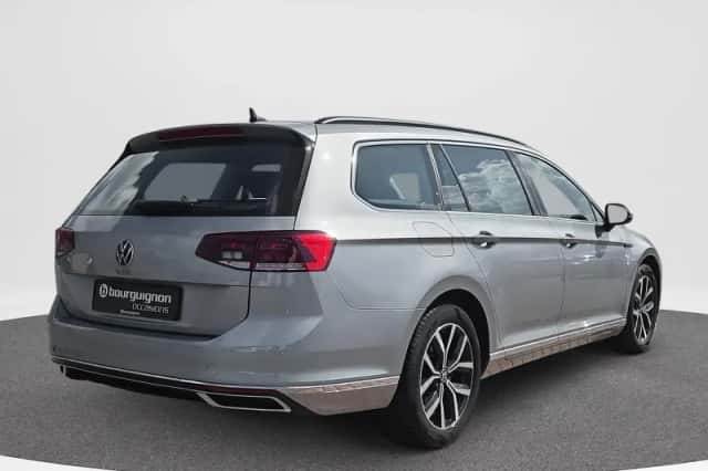 Volkswagen Passat (2022) thumbnail 6