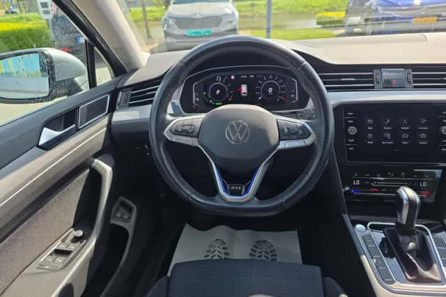 Volkswagen Passat (2022) thumbnail 7