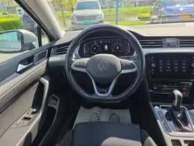 Volkswagen Passat (2022) thumbnail 7