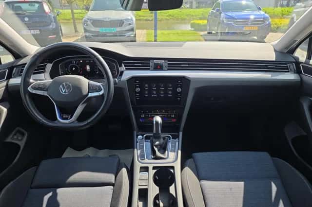 Volkswagen Passat (2022) thumbnail 8