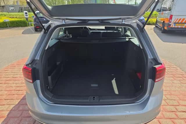 Volkswagen Passat (2022) thumbnail 10