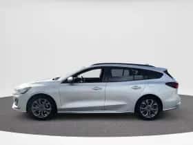 Ford Focus (2022) thumbnail 3